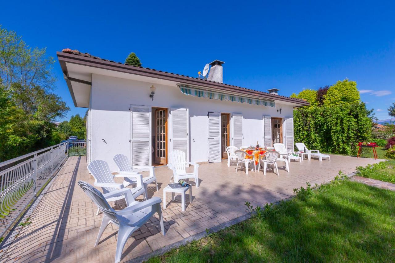 Villa Martine Au Bord Du Lac - Happy Rentals Cadrezzate Eksteriør billede