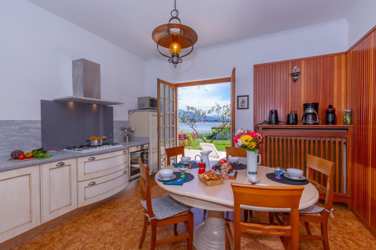 Villa Martine Au Bord Du Lac - Happy Rentals Cadrezzate Eksteriør billede