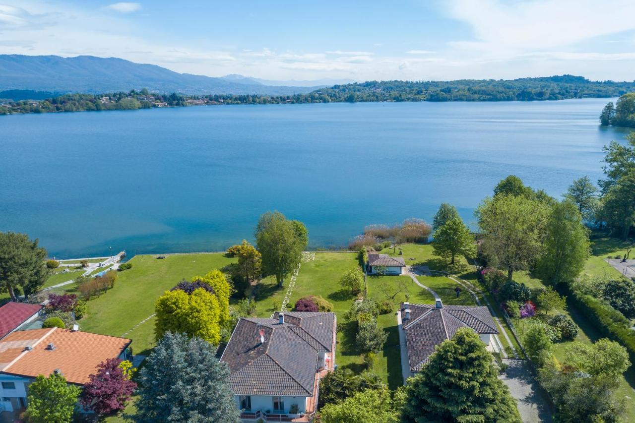 Villa Martine Au Bord Du Lac - Happy Rentals Cadrezzate Eksteriør billede