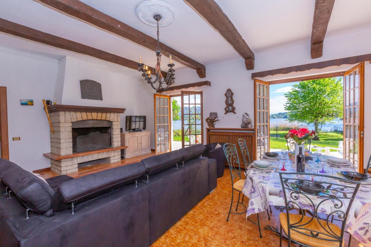 Villa Martine Au Bord Du Lac - Happy Rentals Cadrezzate Eksteriør billede
