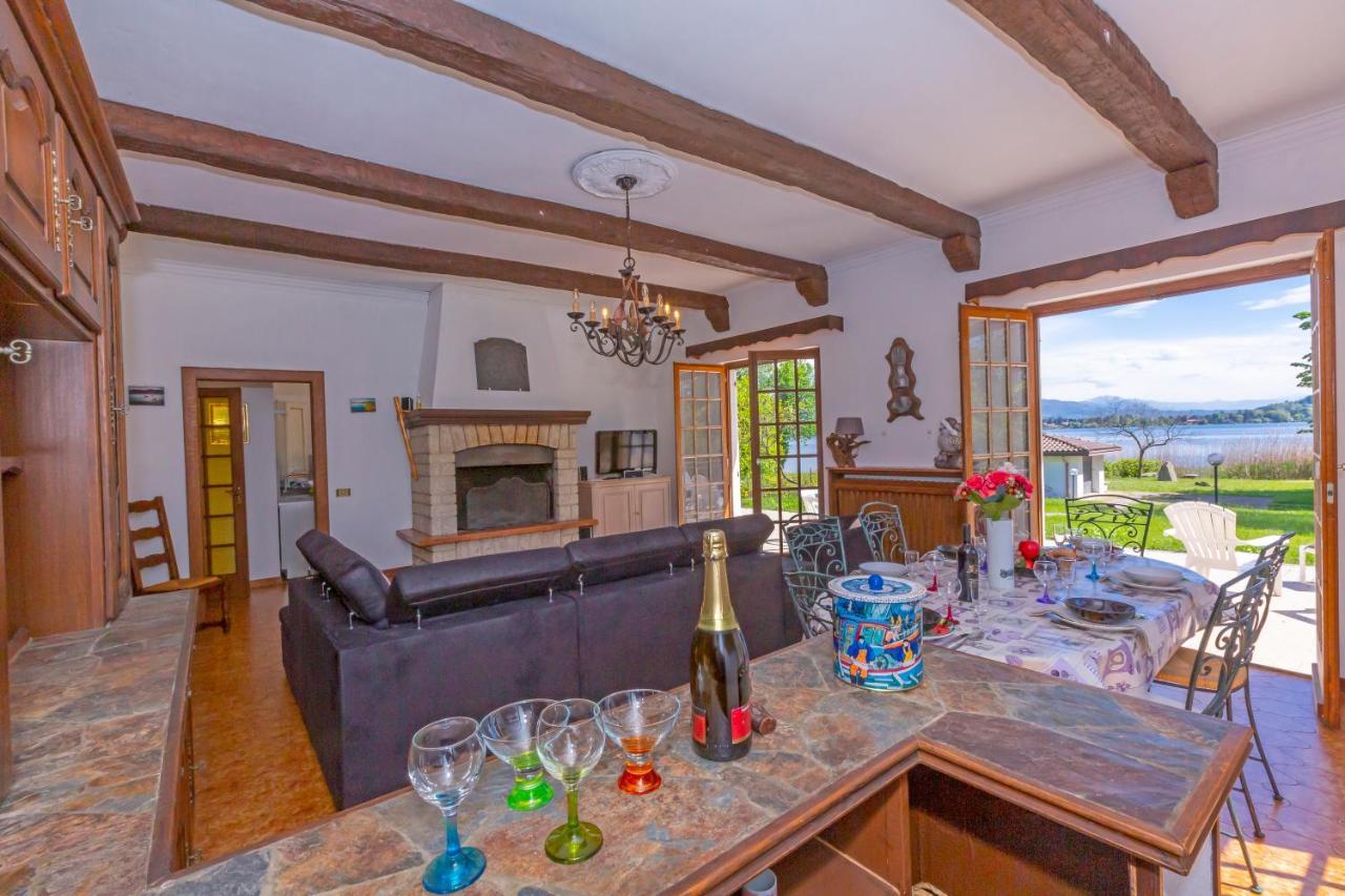 Villa Martine Au Bord Du Lac - Happy Rentals Cadrezzate Eksteriør billede