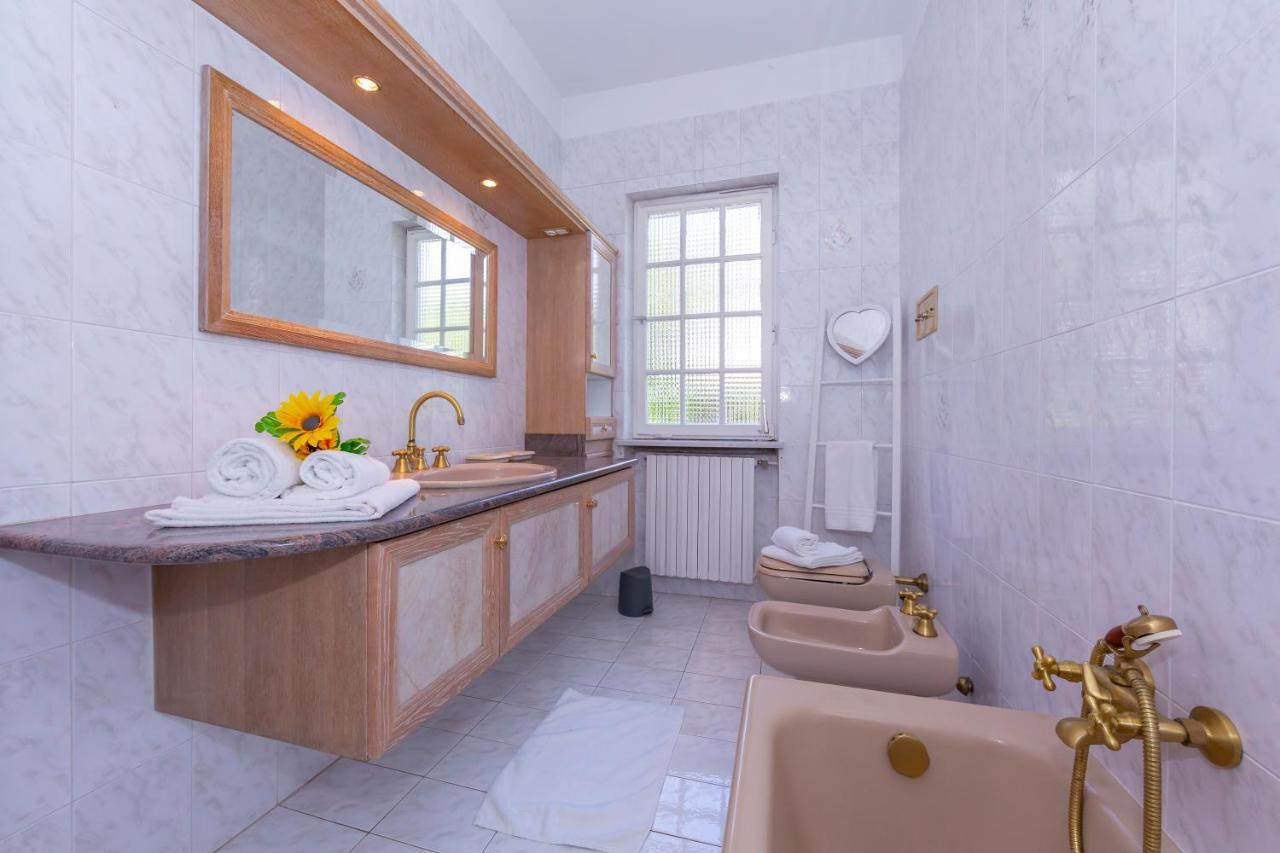 Villa Martine Au Bord Du Lac - Happy Rentals Cadrezzate Eksteriør billede