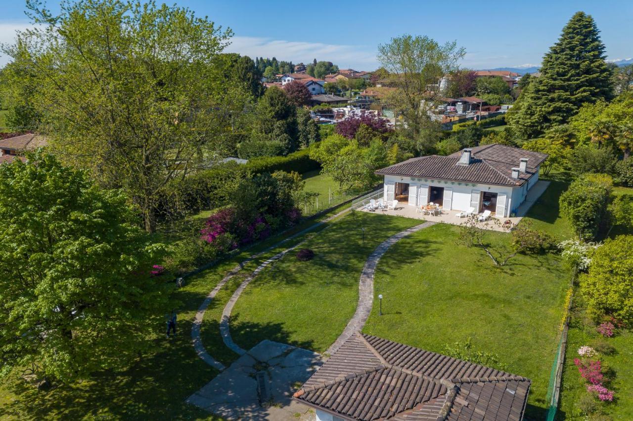 Villa Martine Au Bord Du Lac - Happy Rentals Cadrezzate Eksteriør billede