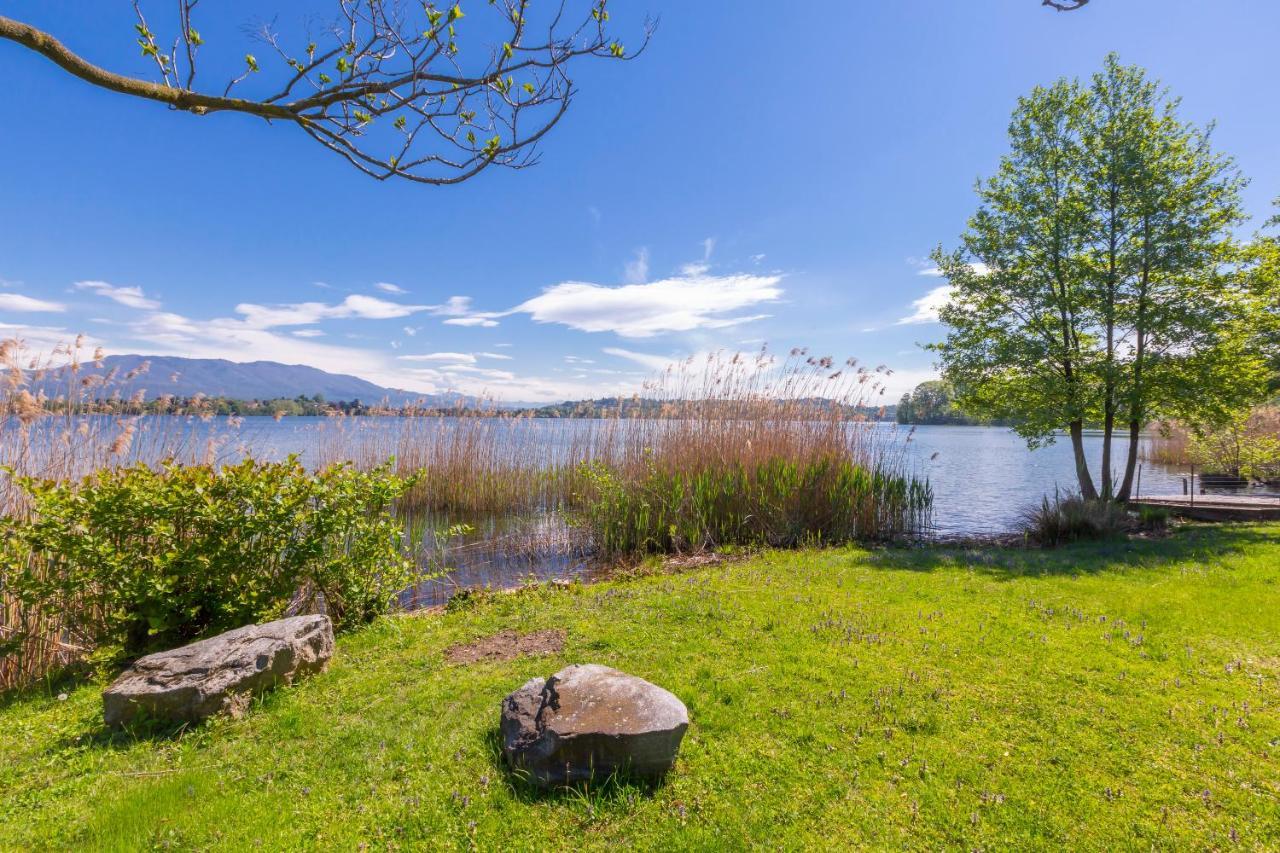 Villa Martine Au Bord Du Lac - Happy Rentals Cadrezzate Eksteriør billede